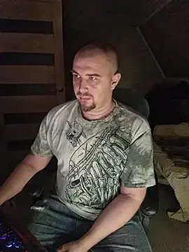 Foxyshaved on StripChat