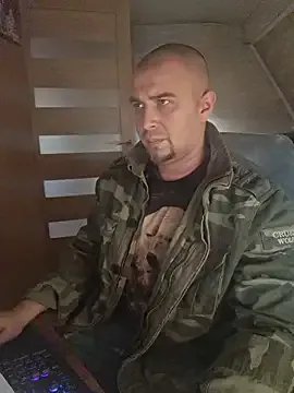 Foxyshaved on StripChat