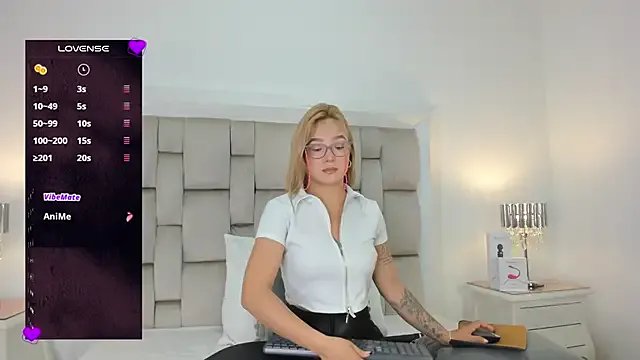 frehia_dimou on StripChat