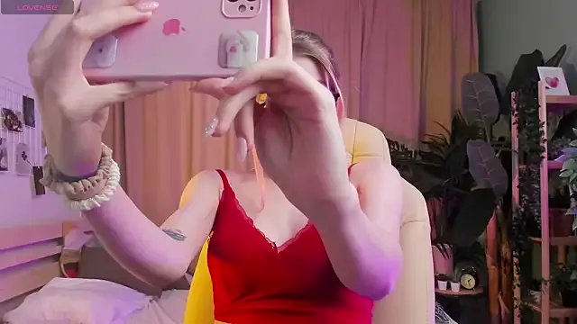 Gretchen_Mol on StripChat