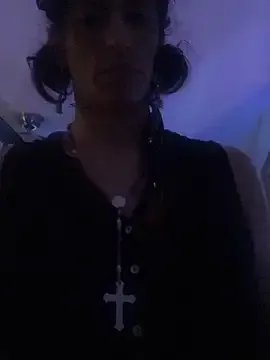 gurlnips on StripChat