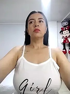 hailey85 on StripChat