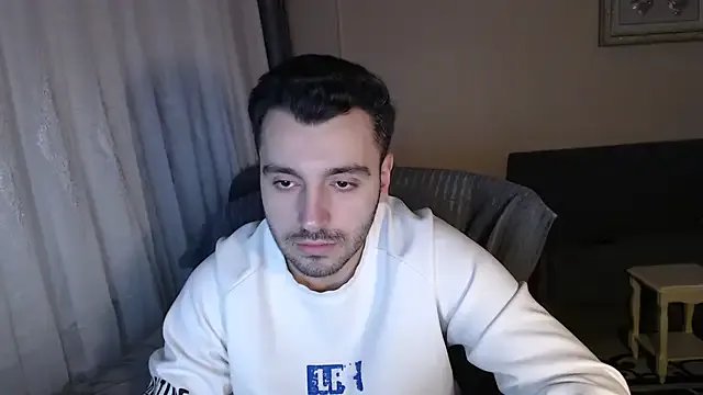 handsomeee04 on StripChat