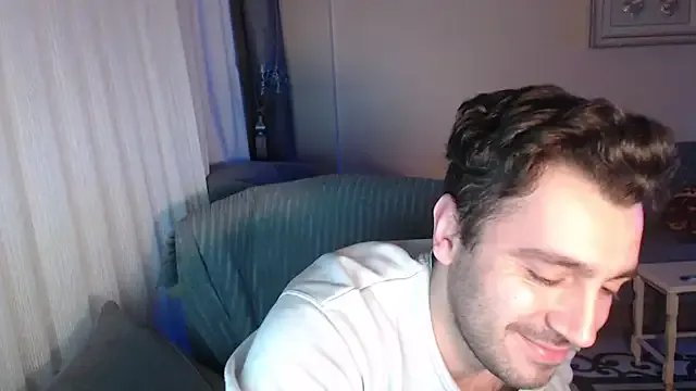 handsomeee04 on StripChat