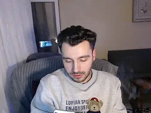 handsomeee04 on StripChat