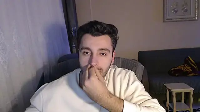 handsomeee04 on StripChat