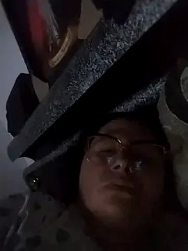 hazel_milf on StripChat