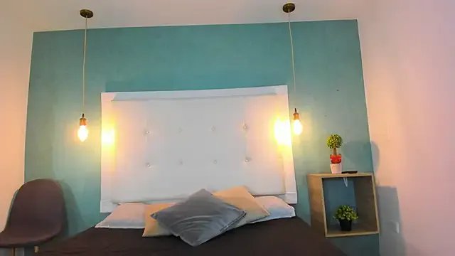 Heidy_milf on StripChat