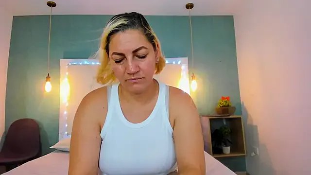 Heidy_milf on StripChat