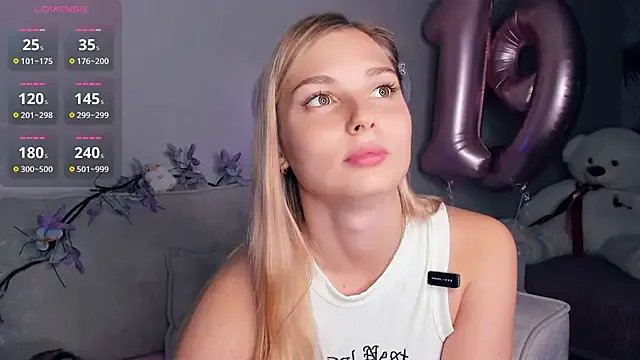 hidden_charm on StripChat