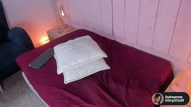 Hillary_Collins1 on StripChat