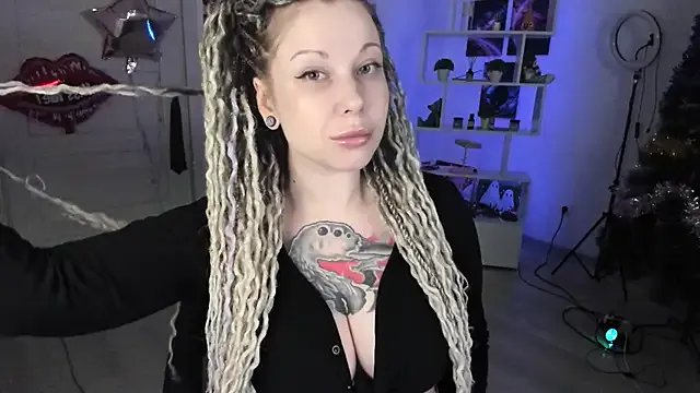 HoneySallyMoore on StripChat