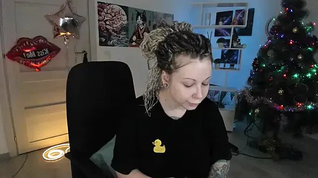 HoneySallyMoore on StripChat