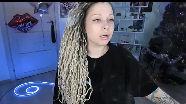 HoneySallyMoore on StripChat