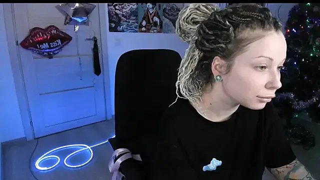 HoneySallyMoore on StripChat