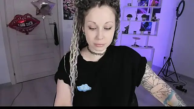 HoneySallyMoore on StripChat