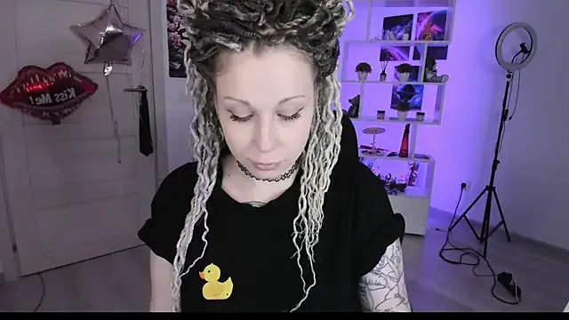 HoneySallyMoore on StripChat