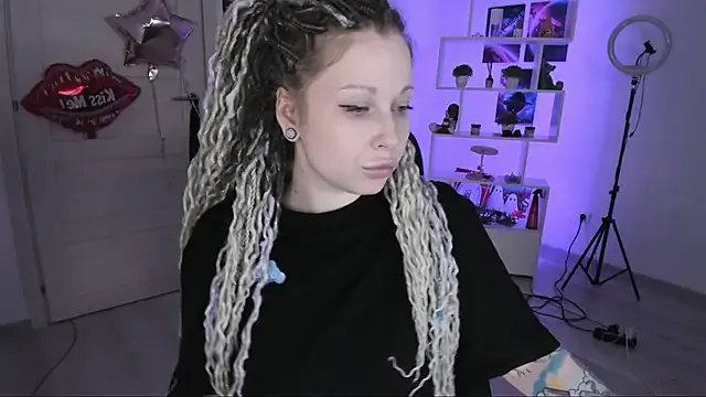 HoneySallyMoore on StripChat