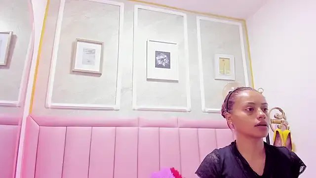 HoollyHendrix on StripChat