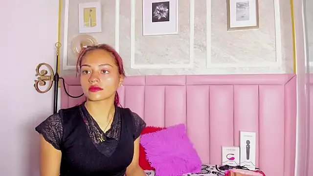 HoollyHendrix on StripChat