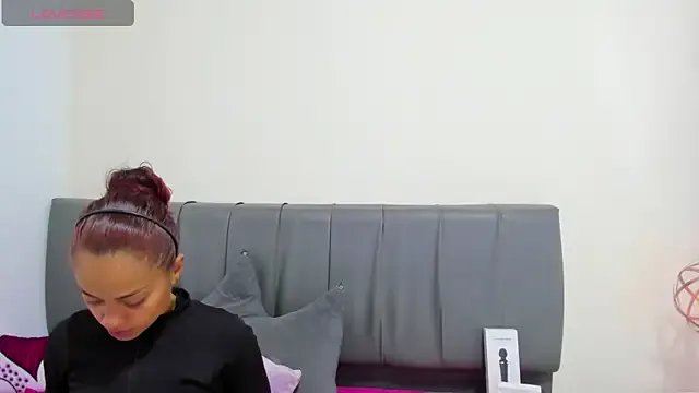 HoollyHendrix on StripChat