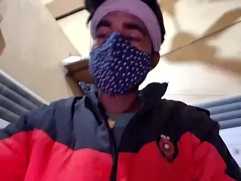 Hot_desi_man12 on StripChat