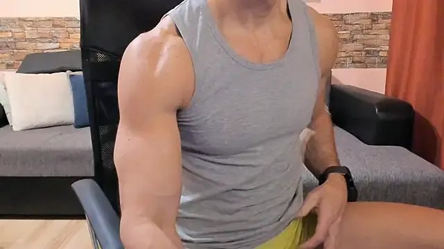 HotHunkTrainer on StripChat