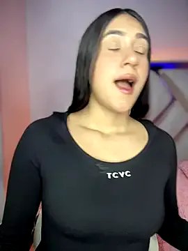 isabela_l on StripChat