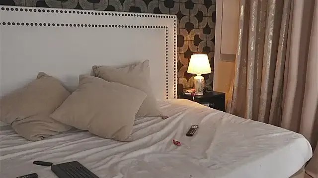 IsabelaWhite on StripChat