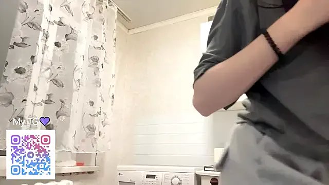 IsabellaWave on StripChat