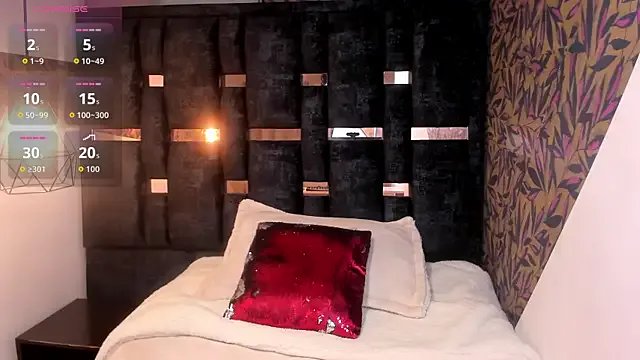 Issa_Milf__ on StripChat