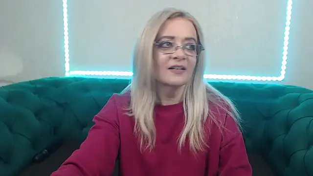 IvanaCharm on StripChat