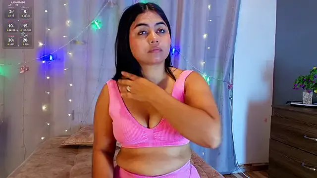 jade_brunnette on StripChat