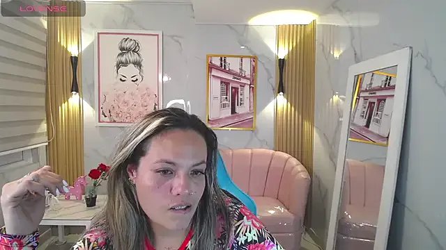 Jade_Jones_a on StripChat