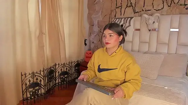 Jade_Nmm on StripChat