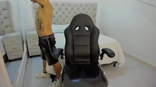 JhoanLeandro on StripChat