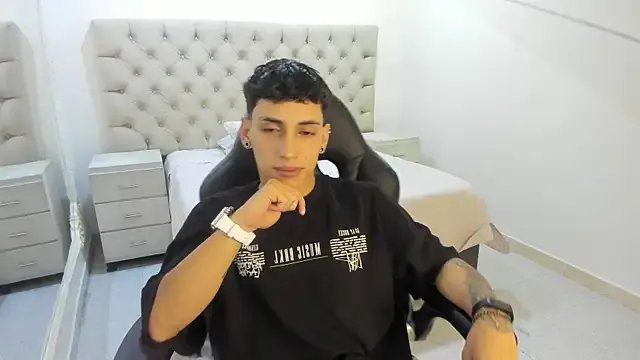 JhoanLeandro on StripChat