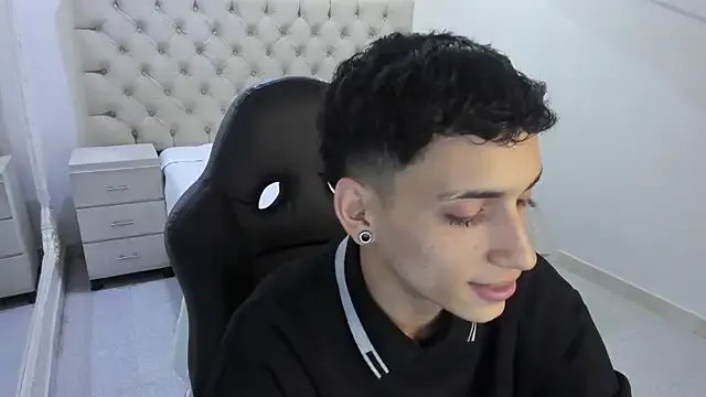 JhoanLeandro on StripChat