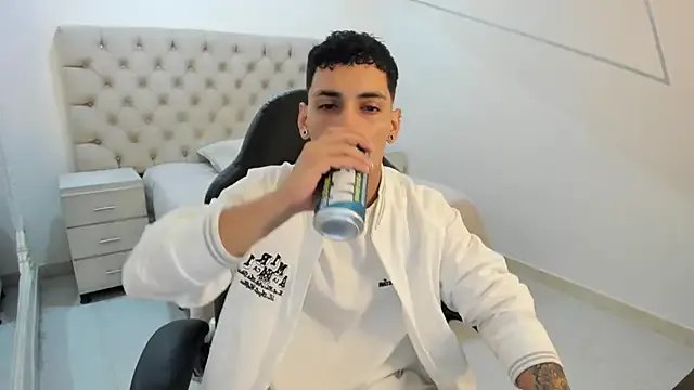 JhoanLeandro on StripChat