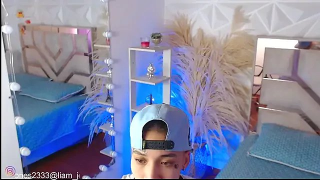 Jonesliam23 on StripChat