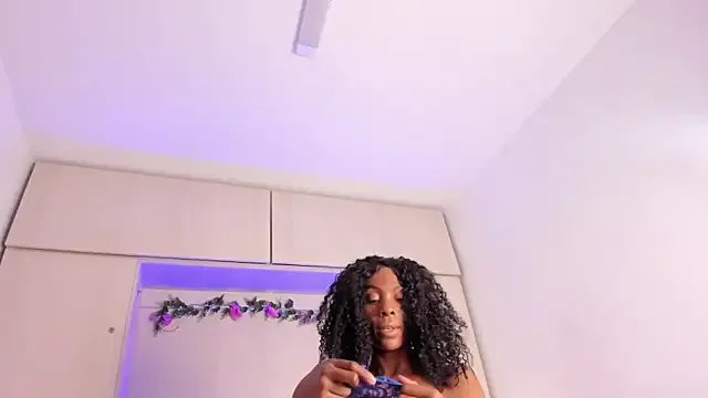 JoyceBlake on StripChat