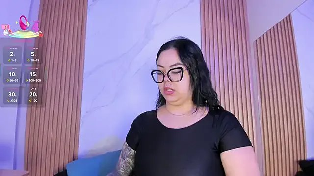 juicy_led_ on StripChat