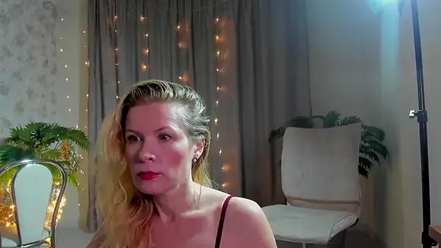 Julia_Giulia on StripChat