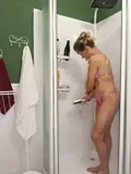 Julia_Giulia on StripChat