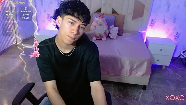 kaelwolf_tay on StripChat