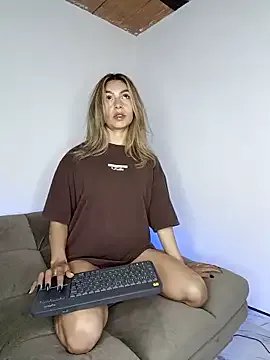 Karolgood3 on StripChat