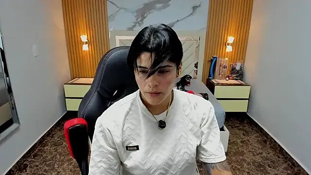 KAROLLJONES1 on StripChat