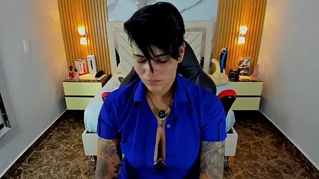 KAROLLJONES1 on StripChat