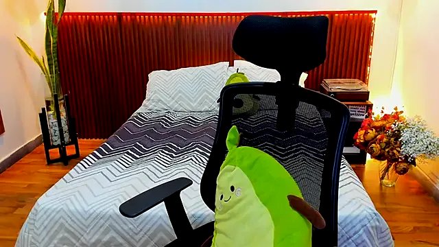 KatherineBond on StripChat