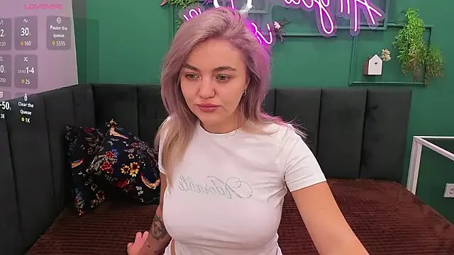 KatieBlossom_'s avatar